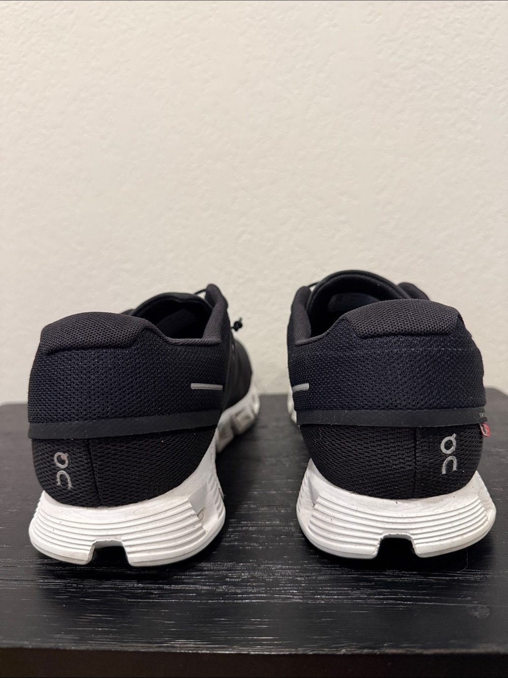 On Cloud 5 Running Men's Size 12.5 Athletic Shoe in Black / White Excellent Cond - Picture 2 of 8